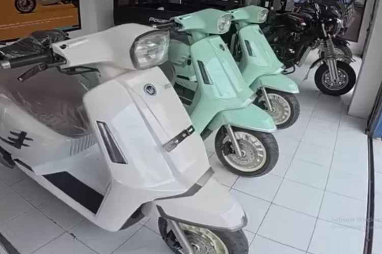skutik Italia yang dianggap mahal dibandingkan dengan WMoto Velora 150, yang lebih terjangkau: (Tangkapan Layar YouTube maticholic)