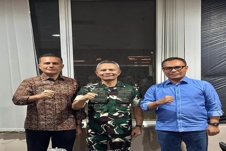 Ketua Pengkot TI Medan Hamdani Syahputra (kemeja biru) menyatakan kesiapannya sebagai Ketua Pengprov TI Sumut menggantikan Musa Rajekshah. (Realitasonline.id/zul)