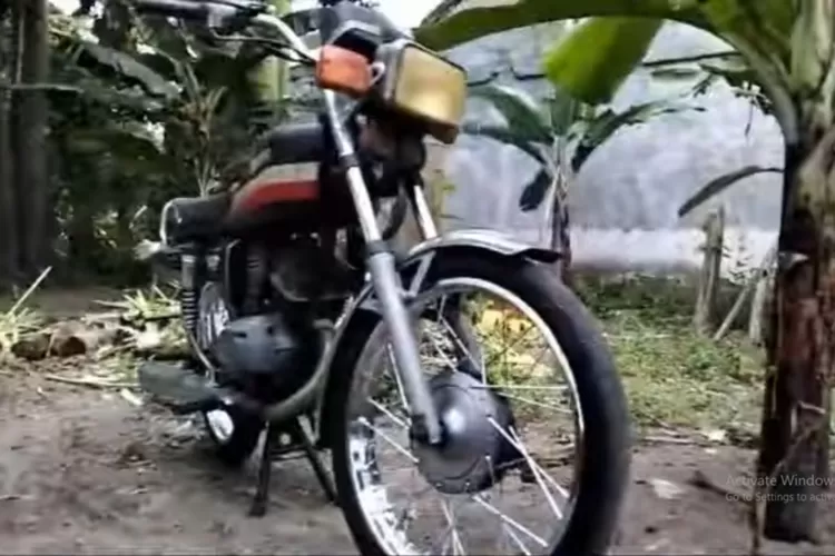 Kawasaki Binter GTO 2-Tak adalah motor klasik yang memiliki banyak penggemar di Indonesia, terutama di kalangan kolektor dan pecinta motor tua. (Tangkapan Layar YouTube MADEIN SALEHO)