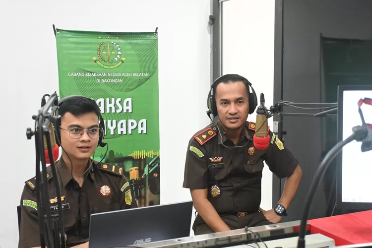 Cabjari Aceh Selatan Gelas penyuluhan hukum melalui Radio.(realitasonline.id/zul)