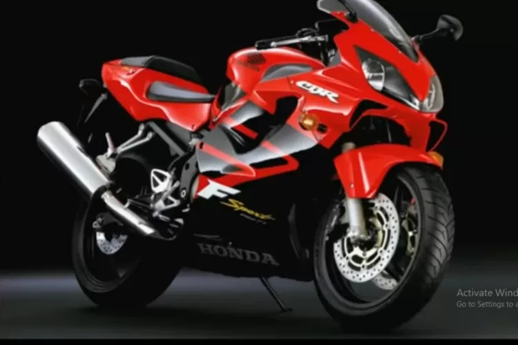 CBR600F4i adalah salah satu sportbike legendaris dari Honda yang mengusung mesin empat silinder segaris dengan performa mumpuni. (Tangkapan Layar YouTube MOTO Z)