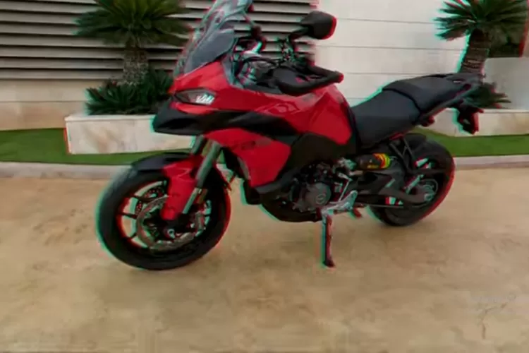 Ducati Multistrada V2 2025 adalah motor crossover mid-displacement terbaru dari Ducati yang dirancang untuk para penggemar mesin twin-cylinder. (Tangkapan Layar YouTube  OTOMOTIF TV)