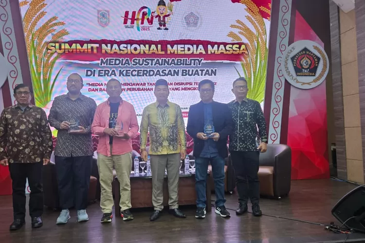 tokoh pers sekaligus wartawan senior Dahlan Iskan menyampaikan pandangannya tentang perubahan media massa saat ini.