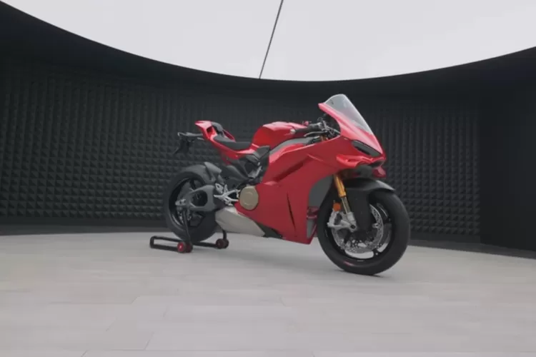 Ducati Panigale V4S terbaru telah resmi diluncurkan di Indonesia, menjadi sorotan utama bagi para pecinta otomotif. (Tangkapan Layar YouTube Den Dimas)