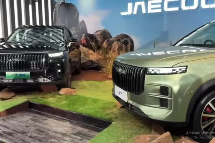 Jaecoo J7 memang bikin heboh karena berani tampil mewah dengan harga yang lebih terjangkau dibanding merek-merek premium seperti Range Rover. (Tangkapan Layar YouTube O Blitz)