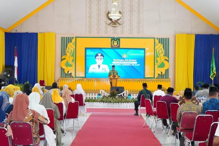 Pj Bupati Faisal Hasrimy menekankan bahwa peringatan Isra Mi&rsquo;raj bukan sekadar seremoni, tetapi juga pengingat bagi umat Islam untuk meneladani sifat-sifat mulia Nabi Muhammad SAW.