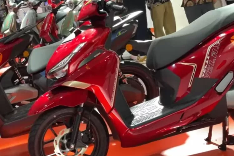 mengenai Yadea Velax, motor listrik dengan jarak tempuh hingga 110 km (Tangkapan Layar YouTube AutonetMagz)