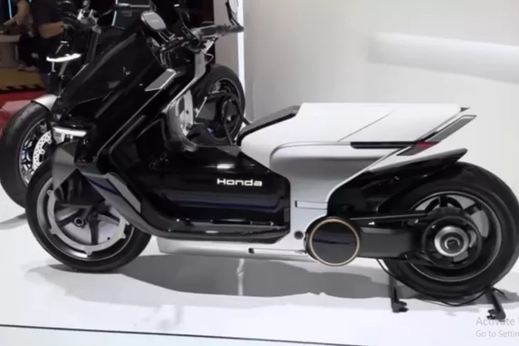 Honda telah meluncurkan model terbaru yang siap bersaing dengan Yamaha NMAX Turbo dan PCX 160 di segmen skutik premium. (Tangkapan Layar YouTube  Zoals Prasetyo)