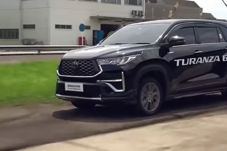 Bridgestone Turanza dibilang "bikin pecah telor", ini bisa diartikan sebagai ban yang memberikan pengalaman baru atau sangat memuaskan. (Tangkapan Layar YouTube AutonetMagz)