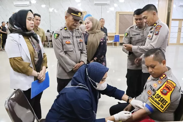 Polres Padangsidimpuan mengadakan pemeriksaan kesehatan berkala tahun 2025, bagi seluruh personelnya, yang berlangsung di Mapolres Padangsidimpuan, Selasa (18/2/2025).(Realitasonline.id - RI)