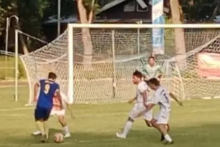 Pemko Tebing Tinggi mencoba membalas, tetapi upaya mereka malah berujung pada insiden di menit ke-70. M. Ikhsan Firmansyah harus keluar lapangan setelah menerima kartu merah akibat pelanggaran keras.