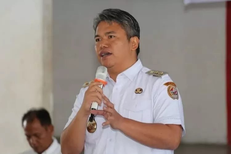 Wabup Deni Lumbantoruan saat menghadiri Musrenbang kecamatan Siborongborong. (Realitasonline.id - AS)