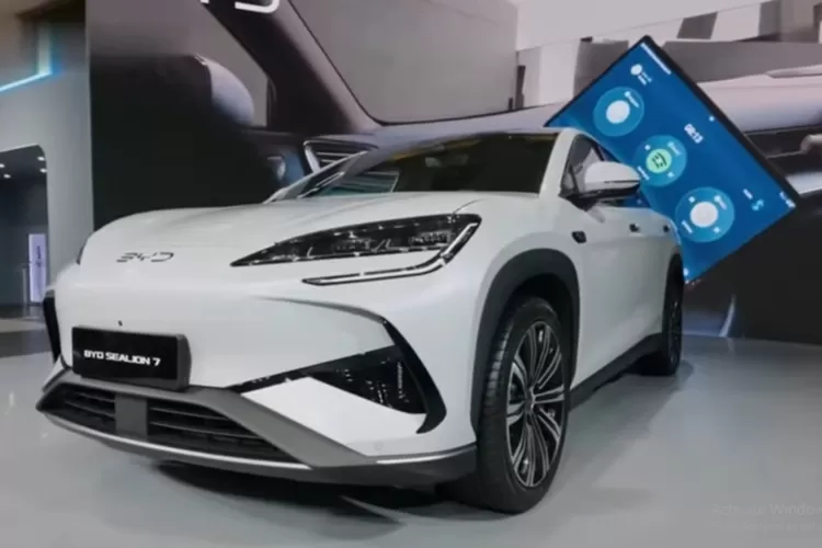 BYD, produsen otomotif asal Tiongkok, telah meluncurkan beberapa model mobil listrik yang menarik perhatian di Indonesia. (Tangkapan Layar YouTube  O Blitz)
