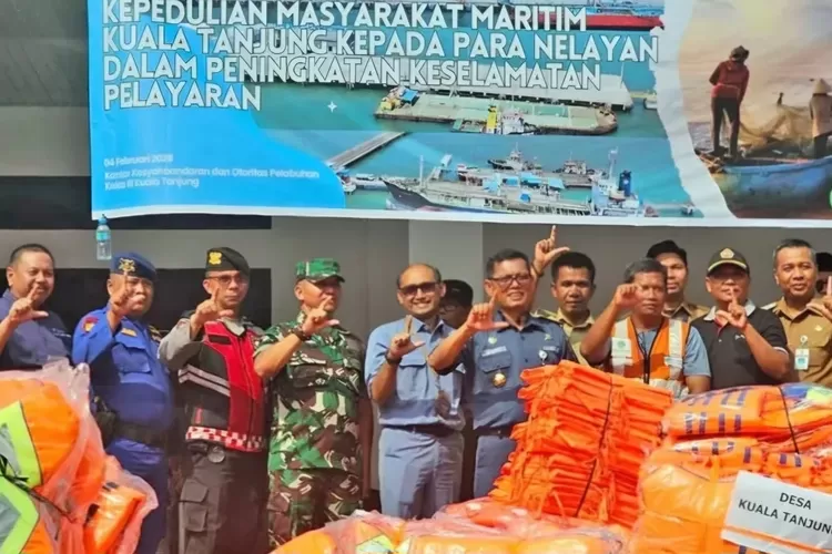 Bantuan ini diberikan dalam rangka memperingati Bulan K3 Nasional, yang berlangsung dari 12 Januari hingga 12 Februari 2025.