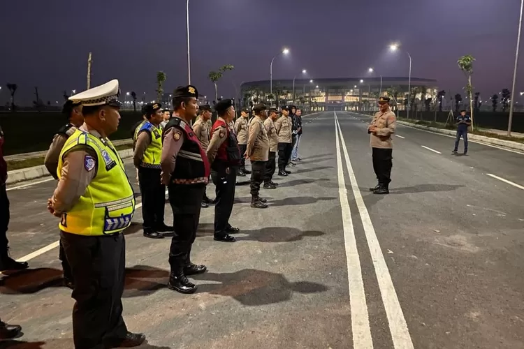Personil Polsekta jajaran Polresta Deli Serdang melakukan apel siaga guna melaksanakan patroli subuh (Realitasonline.id/zul)