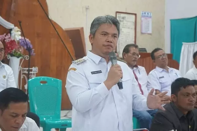 Wabup Taput Deni Lumbantoruan saat memimpin rembuk stunting dan musrenbang RKPD Pahae Jae.(Realitasonline.id - AS)