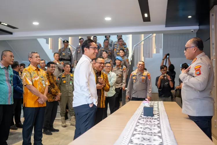 Walikota Rico Waas kunjungi Markas Polrestabes Medan ajak Kombes Pol Gidion Arif Setyawan berkolaborasi berantas Judol dan Narkoba, Kamis (6/3/2025).
