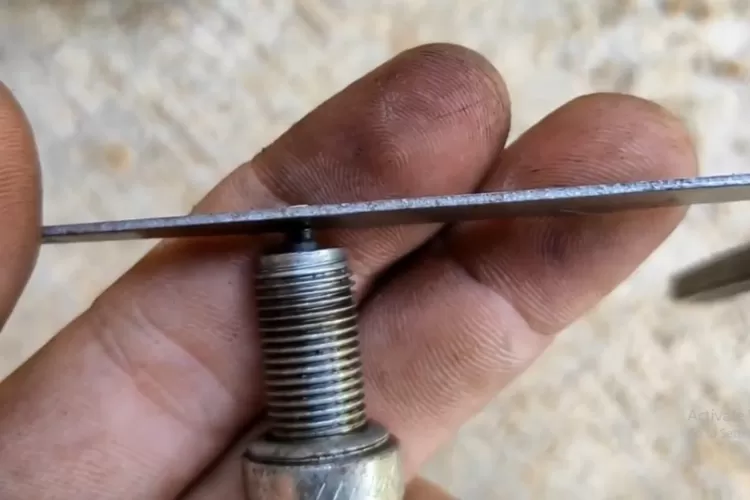 Setting celah elektroda busi merupakan salah satu faktor penting dalam meningkatkan performa mesin (Tangkapan Layar YouTube Kang One)