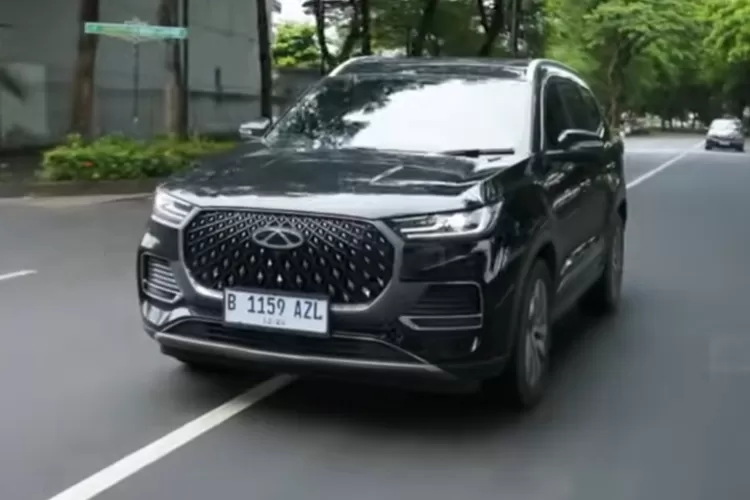 Chery Tiggo 8 Premium hadir sebagai SUV 7-seater yang menawarkan fitur premium dengan harga di bawah Rp 400 juta. (Tangkapan Layar YouTube  detikOto)