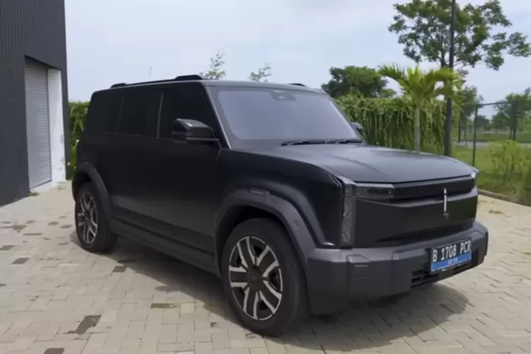 Chery J6 adalah SUV listrik yang menarik perhatian dengan desain kotak yang modern dan kemampuan off-road yang baik. (Tangkapan Layar YouTube Fitra Eri)