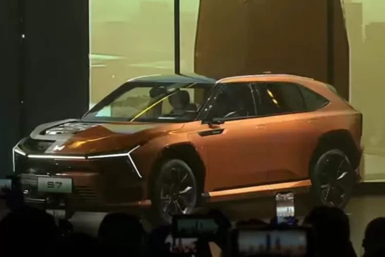Honda baru-baru ini meluncurkan SUV listrik terbarunya, Honda S7, yang dirancang khusus untuk pasar Tiongkok. (Tangkapan Layar YouTube DPCcars)