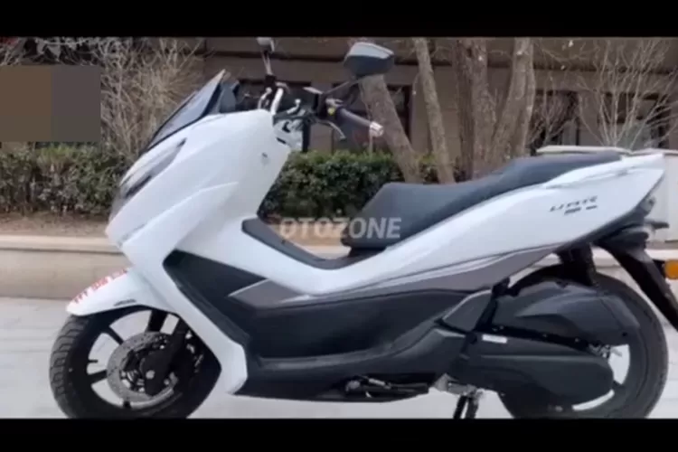 Suzuki berencana meluncurkan skutik maxi terbaru untuk bersaing dengan Yamaha NMAX Turbo dan Honda PCX 160. (Tangkapan Layar YouTube Oto Zone)