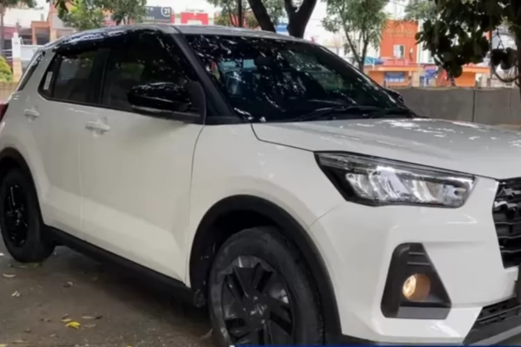 Daihatsu Rocky 1.2 Type X CVT 2025 adalah SUV kompak yang menawarkan kombinasi efisiensi bahan bakar, fitur modern, dan harga kompetitif. (Tangkapan Layar YouTube  Carstore Indonesia)