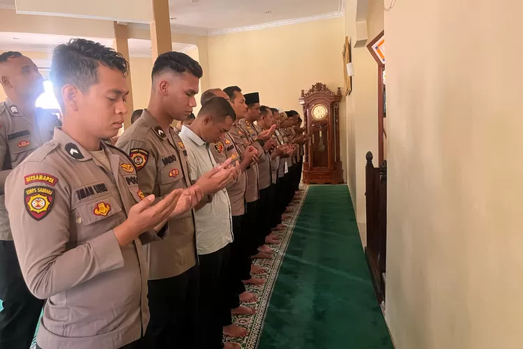 Salat Gaib dilaksanakan, kata Bagus, sebagai wujud rasa empati kepada tiga pejuang (Polri) dalam menjalankan tugasnya di lapangan.