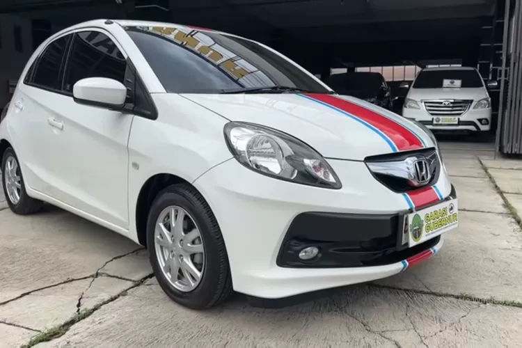 Honda Brio CBU bermesin 1.300 cc memang layak disebut sebagai mobil murah paling fun to drive! (Tangkapan Layar YouTube Ridwan Hanif)