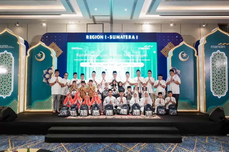 Di Region I wilayah Sumatera Utara, Riau dan Kepulauan Riau, Bank Mandiri Group memberikan bingkisan Ramadan kepada sekitar 3.050 anak yatim piatu, dhuafa, lansia dan 45 yayasan sebagai bentuk empati dan momen untuk menempa kepekaan sosial karyawan dalam semangat sinergi dalam kebaikan Ramadhan