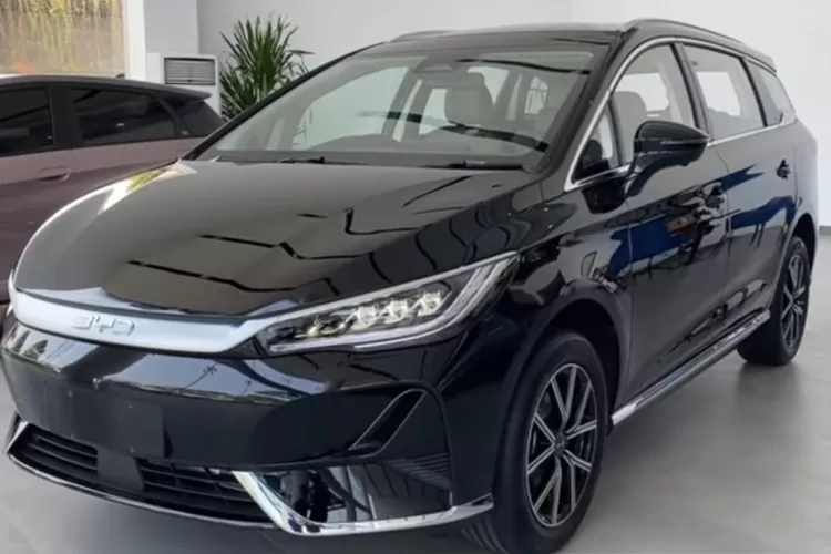 BYD M6 Superior EV 2025 adalah MPV listrik yang menawarkan kombinasi antara performa, efisiensi, dan kenyamanan bagi keluarga modern. (Tangkapan Layar YouTube Carstore Indonesia)