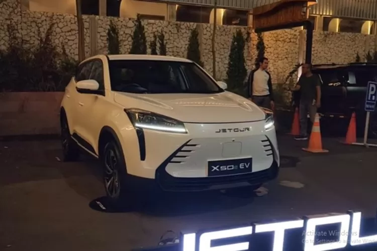 Chery Tiggo Cross saat ini hanya tersedia dalam varian mesin bensin dan belum memiliki versi listrik. (Tangkapan Layar YouTube Rayshanto2701)