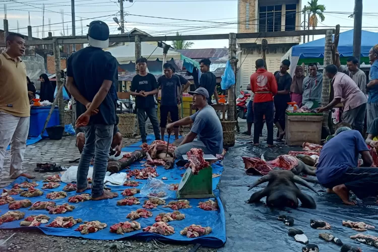 Pasar penyembelihan hewan ternak di hari Meugang tradisi yang kental di Aceh