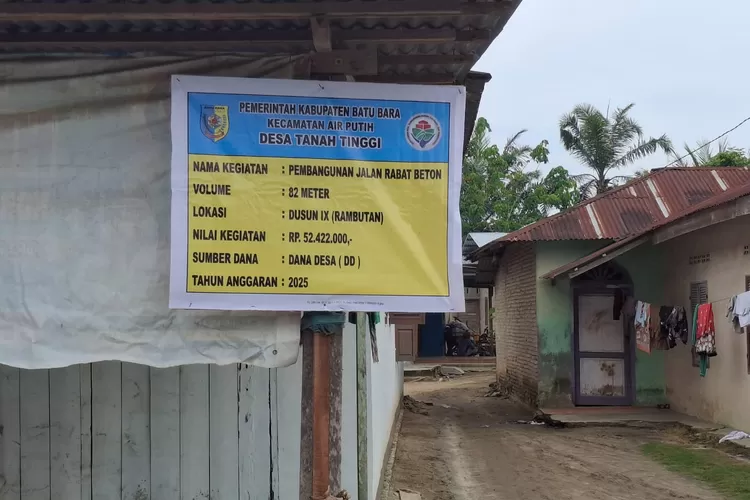 Proyek rabat beton di Dusun IX, Desa Tanah Tinggi Batubara