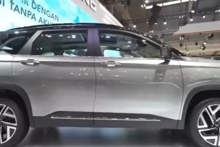 Wuling Almaz 2025 menawarkan kemewahan setara SUV miliaran dengan harga yang lebih terjangkau, sekitar setengah dari harga Honda CR-V. (Tangkapan Layar YouTube  O Blitz)