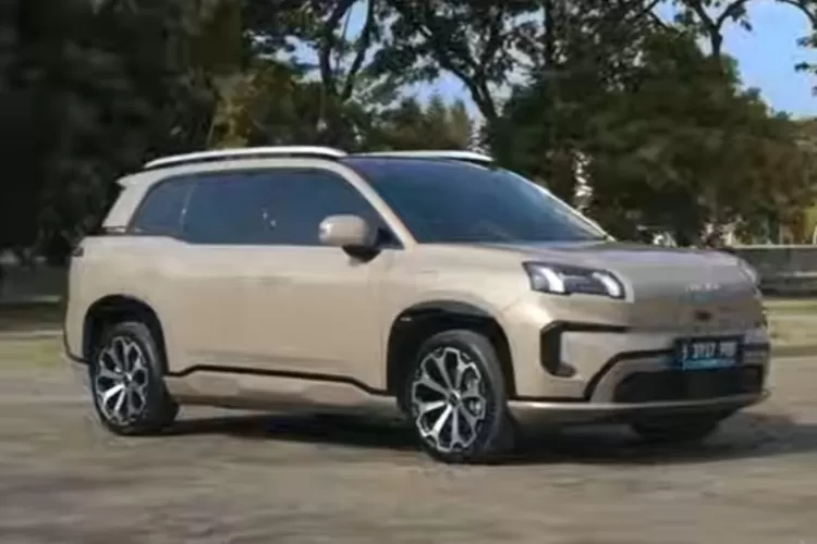 Mengacu pada mobil yang menawarkan fitur, kenyamanan, dan kualitas premium dengan harga yang jauh lebih terjangkau dibandingkan mobil mewah seharga miliaran. (Tangkapan Layar YouTube  Carmudi Indonesia)