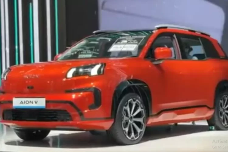 AION V adalah SUV listrik yang menawarkan kombinasi antara harga terjangkau dan fitur mewah. (Tangkapan Layar YouTube  O Blitz)