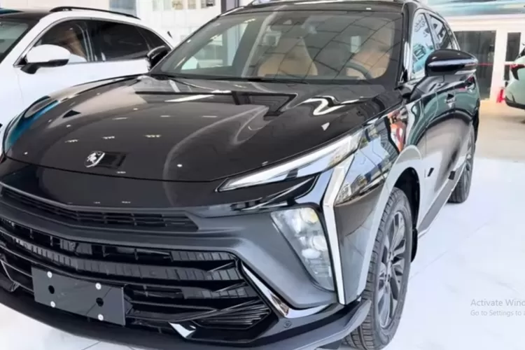 Forthing T5 EVO 2025 adalah SUV yang menggabungkan desain eksterior modern dengan interior yang dilengkapi fitur canggih (Tangkapan Layar YouTube NewCar TV)