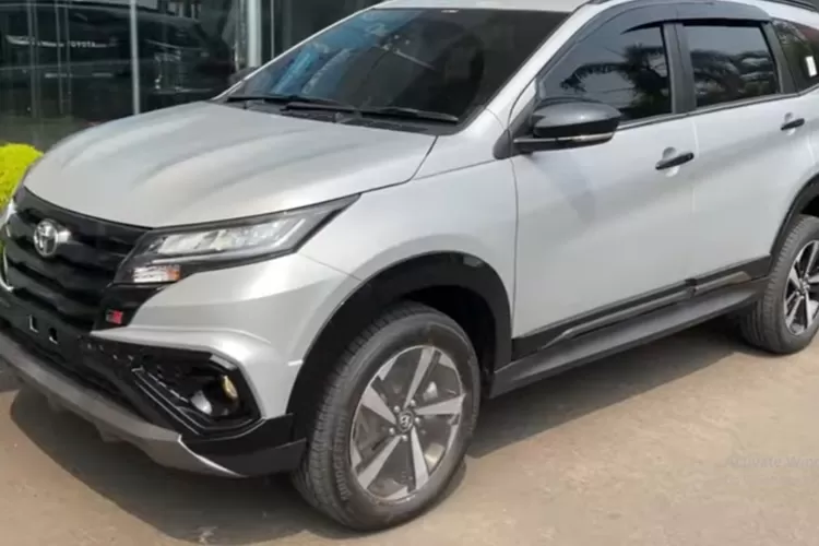 Daihatsu Feroza 2025 kembali hadir sebagai SUV legendaris dengan desain modern, teknologi canggih, dan performa tangguh, menjadikannya pilihan menarik bagi pecinta petualangan di berbagai medan. (Tangkapan Layar YouTube Carstore Indonesia)