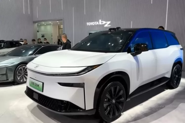 Toyota Rush 1.5 Type GR Sport terbaru 2025 tetap mempertahankan sistem penggerak roda belakang (Rear-Wheel Drive/RWD) (Tangkapan Layar YouTube  O Blitz)