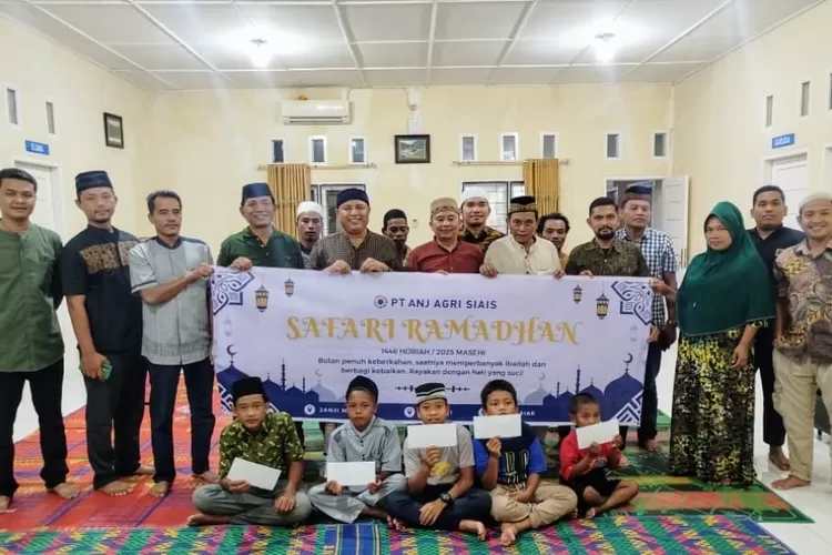PT ANJAS, anak usaha dari PT ANJ Tbk, menggelar Safari Ramadhan di beberapa wilayah di Kabupaten Tapsel, tepatnya di Dusun Binasari, Lingkungan Labalasiak dan Lingkungan Janji Matogu, Kelurahan Pardomuan, Kecamatan Angkola Selatan Kabupaten Tapsel. (Realitasonline.id - RI)