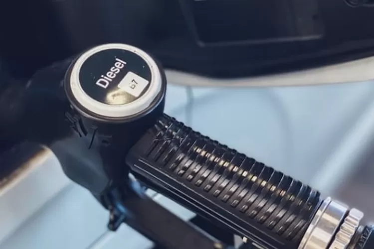 Pengisian bahan bakar diesel (Realitasonline.id - Unsplash-Jennifer Latuperisa-Andresen)