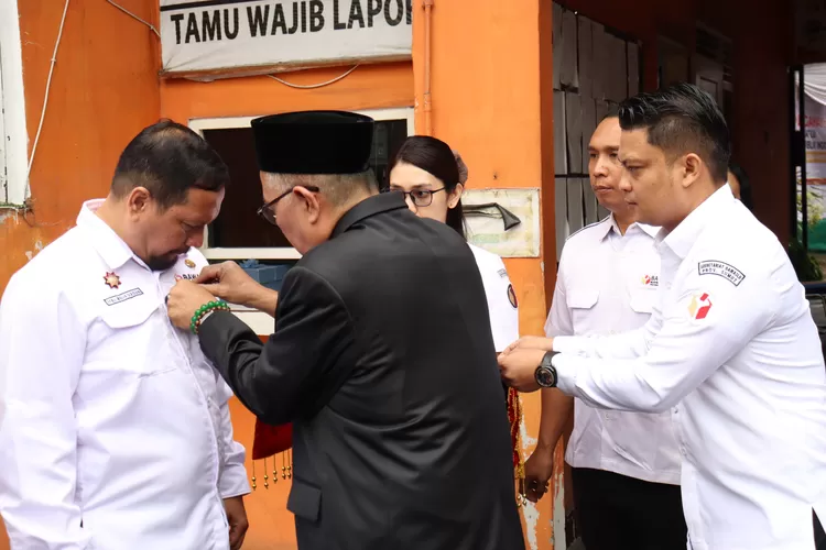Pelaksanaan apel ini berlangsung secara hikmat, yang dipimpin oleh M. Aswin Diapari Lubis Ketua Bawaslu Sumut.