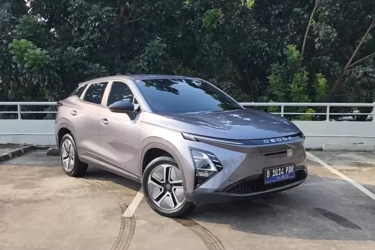  OMODA E5 Pure adalah kombinasi yang unik: mobil listrik dengan akselerasi kencang (&ldquo;larinya mengerikan&rdquo;), tapi tetap praktis dan nyaman buat perjalanan jauh seperti mudik Lebaran. (Tangkapan Layar YouTube  Rayshanto2701)