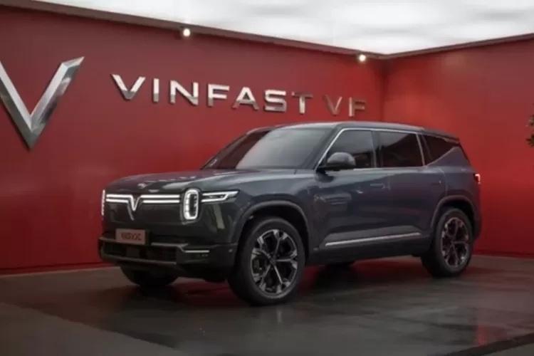 VinFast VF 6 (2025) adalah salah satu SUV listrik terbaru dari pabrikan asal Vietnam yang mencuri perhatian global, terutama karena desainnya yang memukau (Tangkapan Layar YouTube Auto future cars)