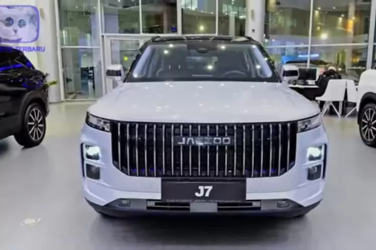 AECOO J7 Super Hybrid, atau dikenal sebagai Jaecoo J7 SHS (Super Hybrid System) (Tangkapan Layar YouTube Otomotif Terbaru)