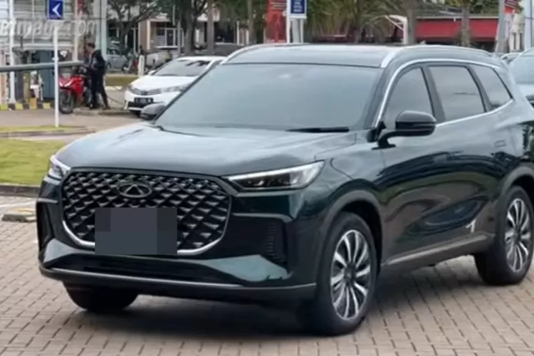 Chery Tiggo 8 CSH (Chery Smart Hybrid) adalah salah satu contoh paling menarik di segmen SUV 7-seater! (Tangkapan Layar YouTube AutonetMagz)