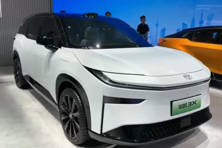Toyota baru saja mengguncang pasar otomotif China dengan peluncuran mobil listrik terbarunya, Toyota bZ3X. (Tangkapan Layar YouTube AUTO DP)