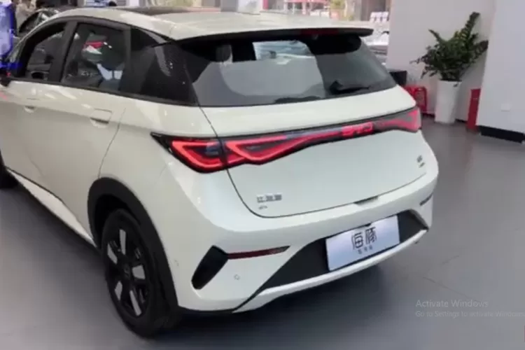  BYD Leopard 3 merupakan SUV listrik terbaru dari BYD yang dirancang untuk pasar global, termasuk Indonesia. (Tangkapan Layar YouTube Otomotif Terbaru)