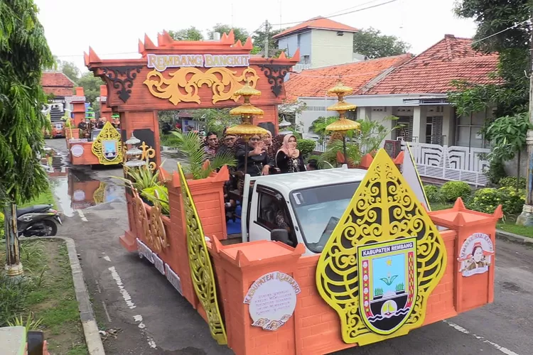 Kirab Pataka memperingati Hari Kartini